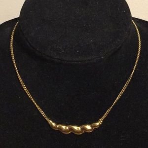 Vintage Monet gold tone necklace 15"